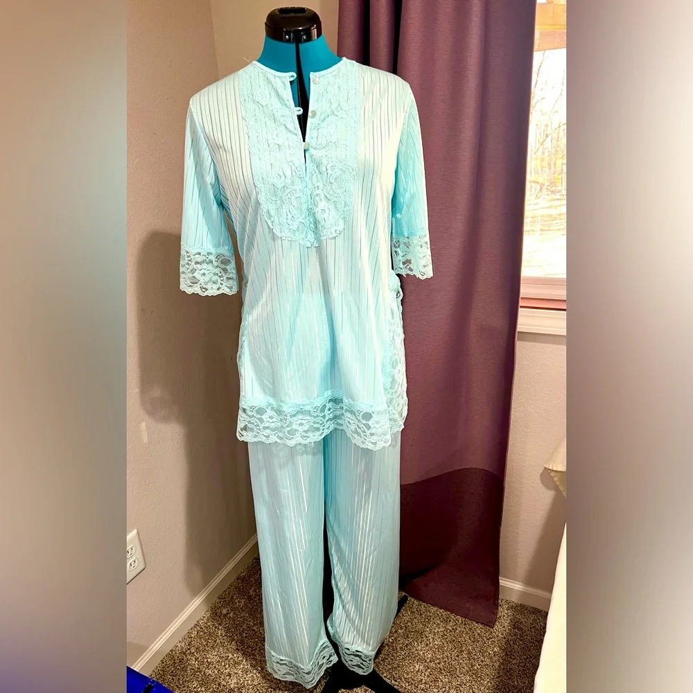 ⭐️ Vintage Scentimental Nights Light Blue Lace Chemise Lounge‎ Set Est Size L.